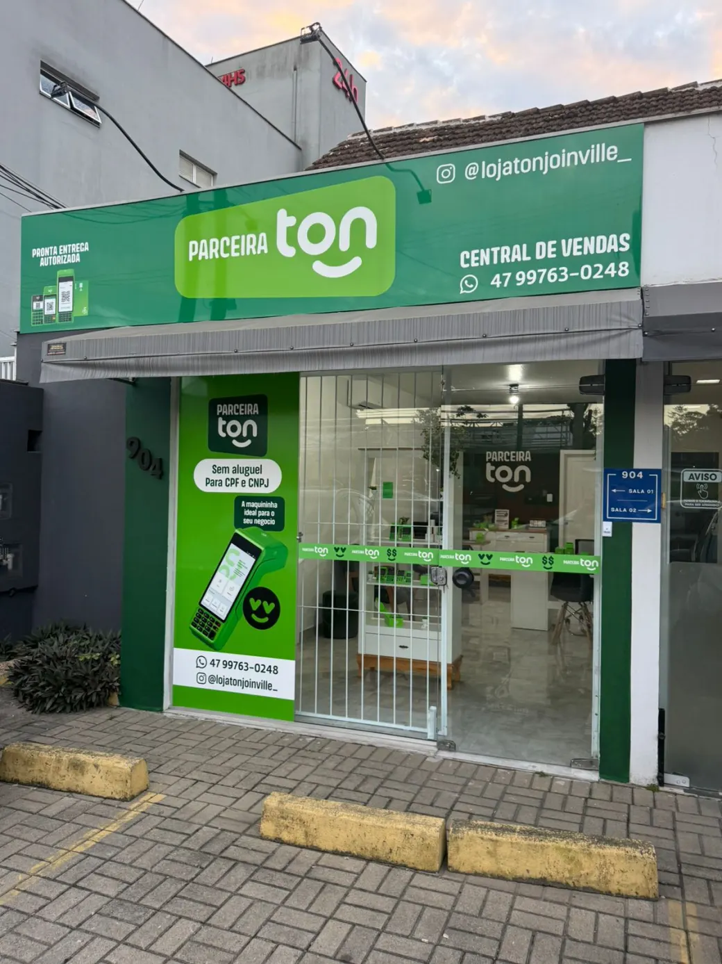 Fachada da Loja Parceira Ton Joinville, central de vendas de maquininha de cartão na Rua Anita Garibaldi, Joinville - SC